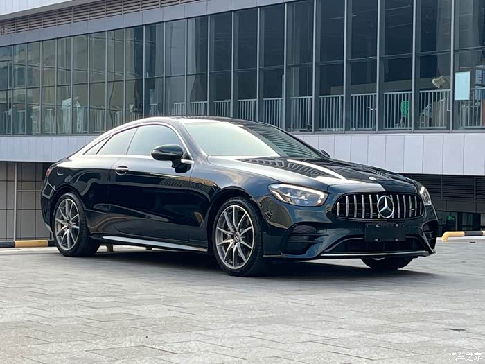 出21款奔驰e260coupe祖母绿