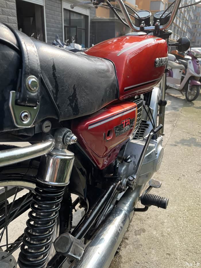 晒晒俺收藏的老车 1985年的铃木tr125