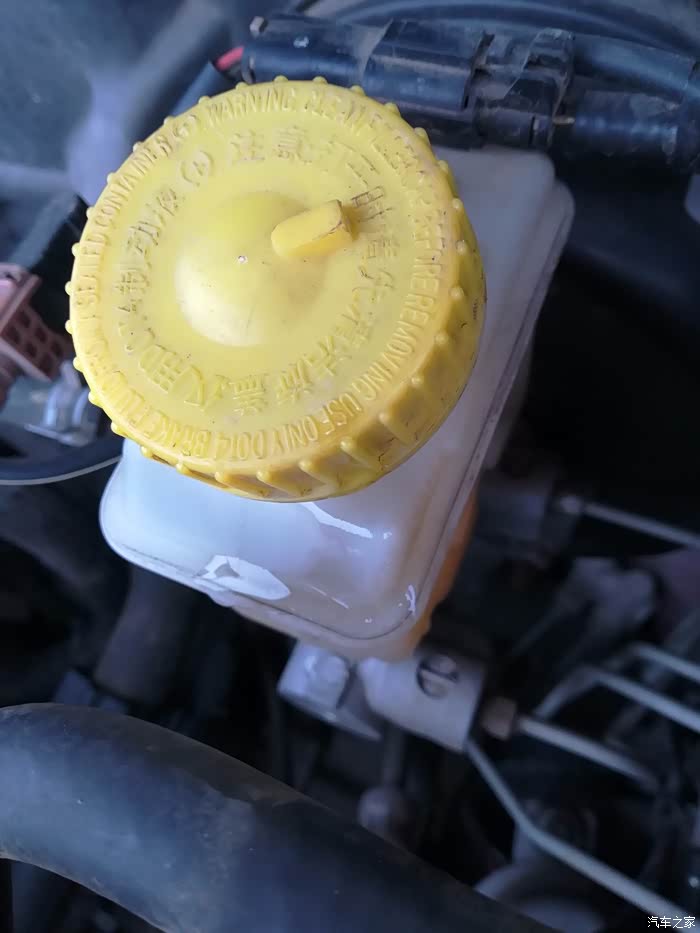 刹车油壶漏水了么