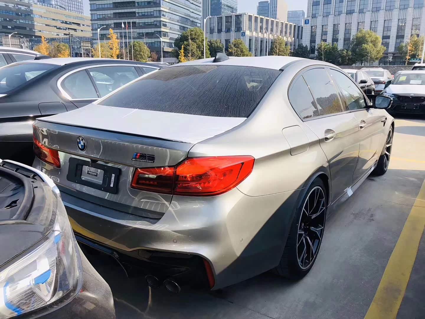 宝马m5雷霆多宁顿灰,这颜色真不错?