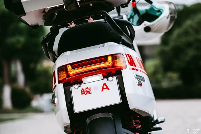 灰常电动车骑着小牛nqi顶配版追一场钢筋混凝土森林的日落