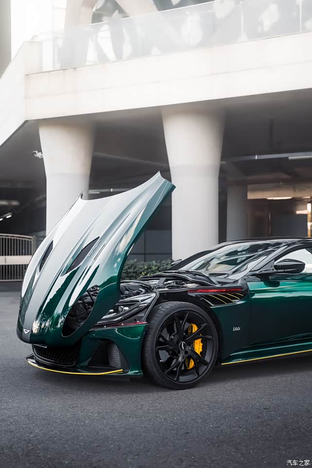 出一台阿斯顿马丁dbs2019款v12配置丰富