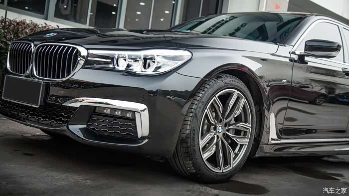 宝马m760轮毂帅气