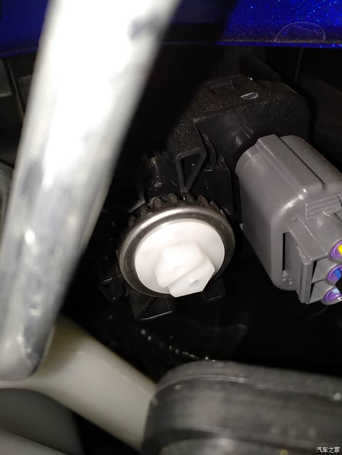 求十代雅阁大灯高低调节教程