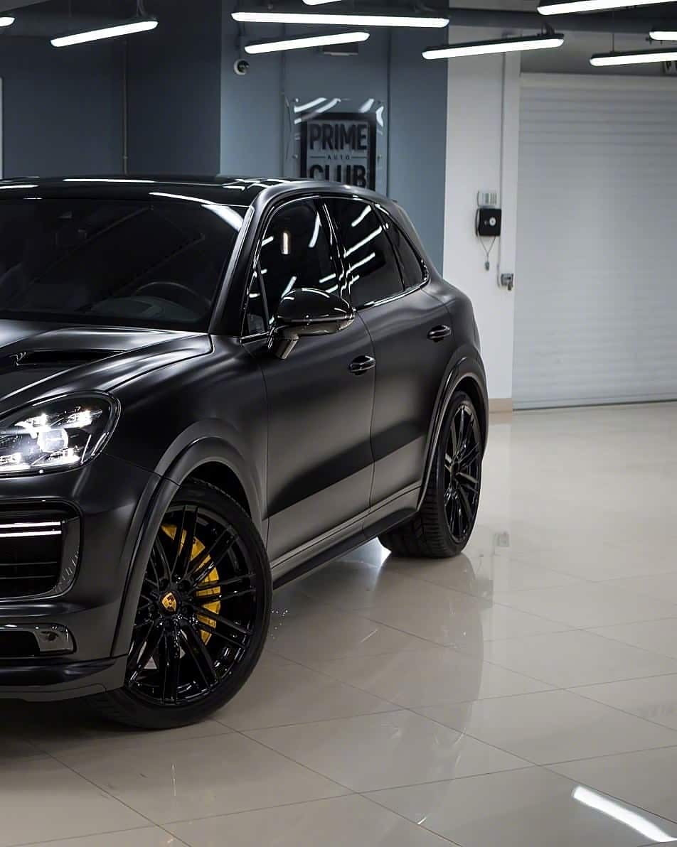 黑色赋予了保时捷卡宴更加动感的骑士风