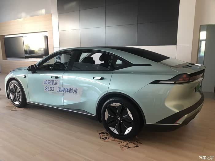 【图】#深蓝sl03超级续航数字轿跑#到店鉴赏时尚蓝蓝小跑车_长安深蓝