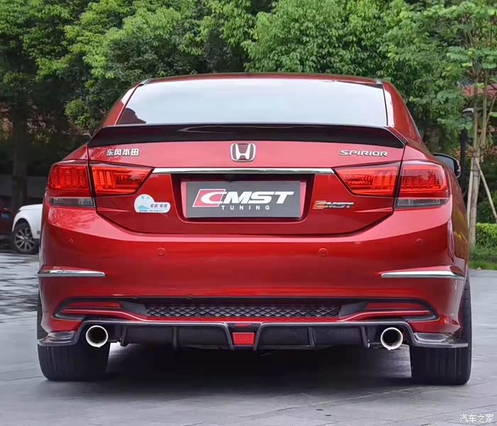 思铂睿这两款大尾翼哪款好看些