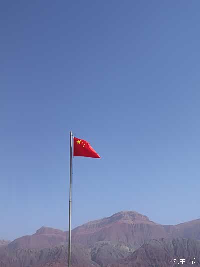 五星红旗高高飘扬