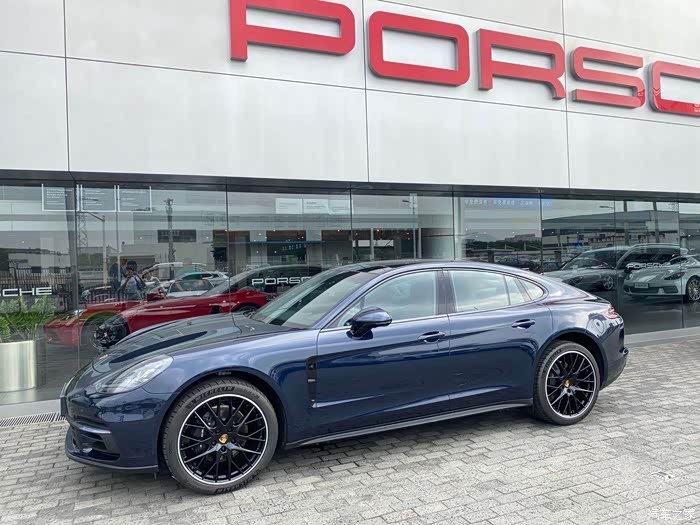 自己开的20年帕拉梅拉午夜蓝红内