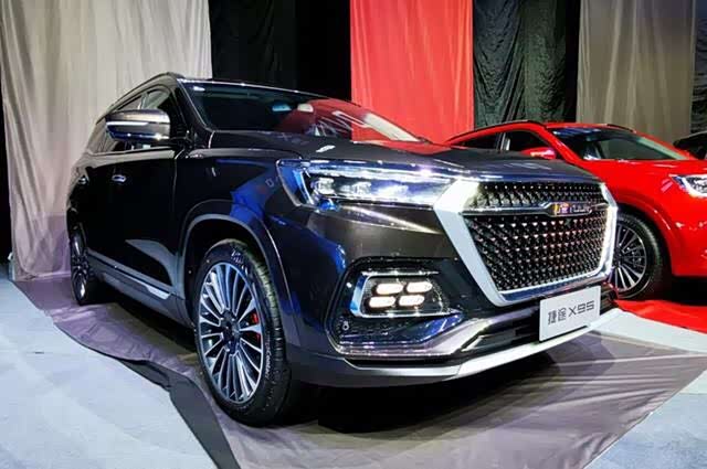 捷途x95采用了最新家族设计语言,视觉效果显得年轻动感.