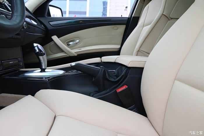 宝马e605系内饰升级