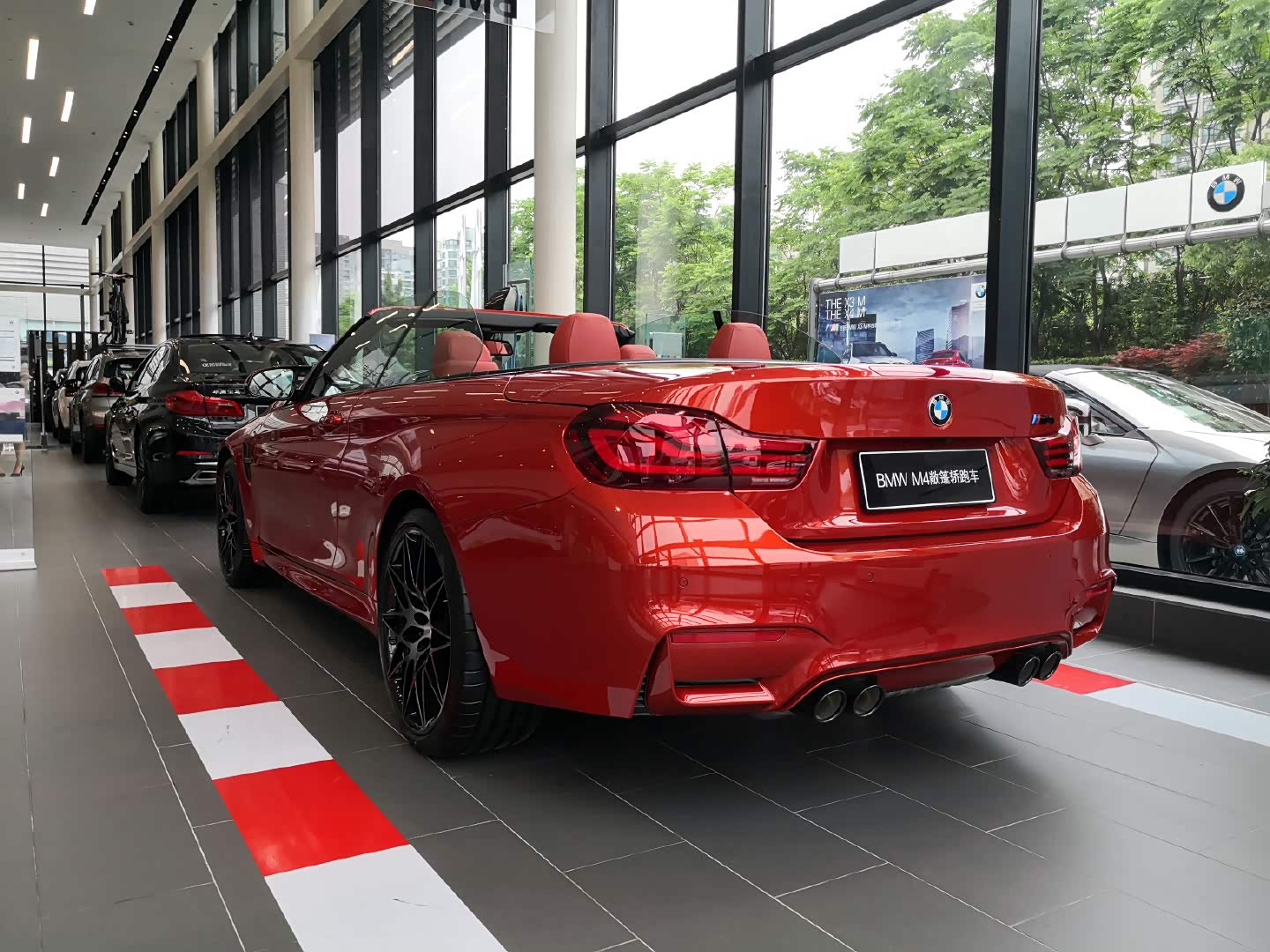 宝马m4敞篷版,这款高性能硬顶敞篷轿跑看到的机会不多