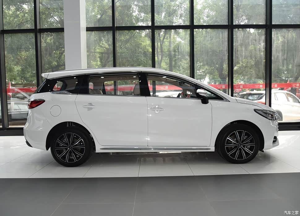 mpv里少有的新能源系列比亚迪宋max新能源