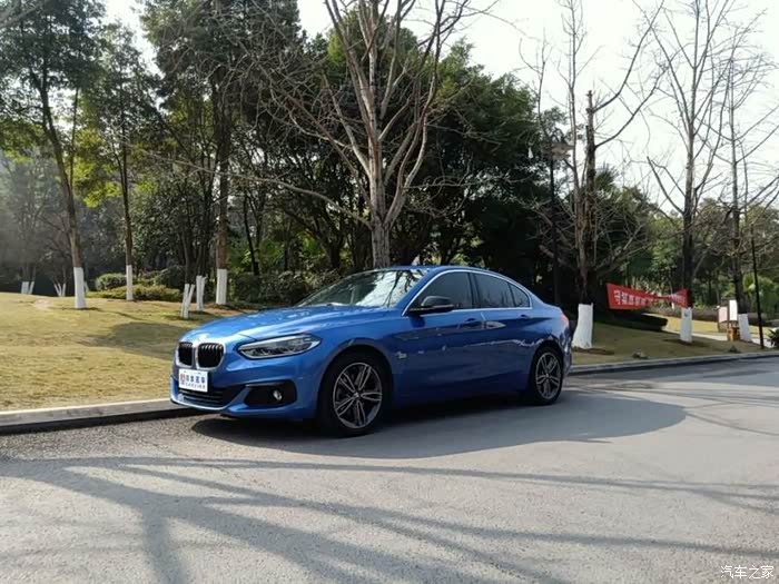 出18年宝马1系118i运动型
