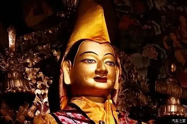 穿越13干米两侧万丈山崖的羊肠小道从查甫乡走向夏琼寺