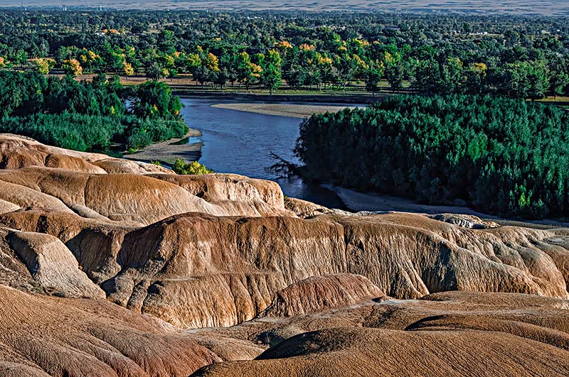 河谷地貌风景,自然生成的天然景观,山谷里色素多彩世界