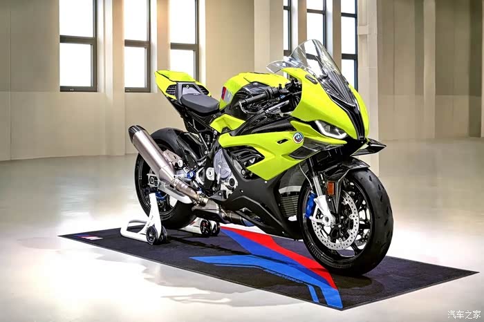 近日bmwmotorrad宝马摩托发布了纪念m公司