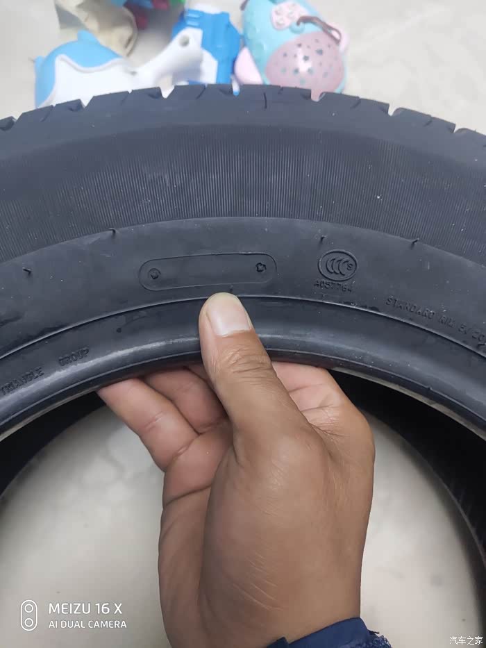 轮胎标这什么都没有跟旧轮胎不一样怎么回事