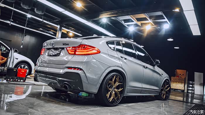 【图】灰狼 | 苏州宝马x4升级轮毂,刹车,改色高亮深灰,碳纤维方向盘