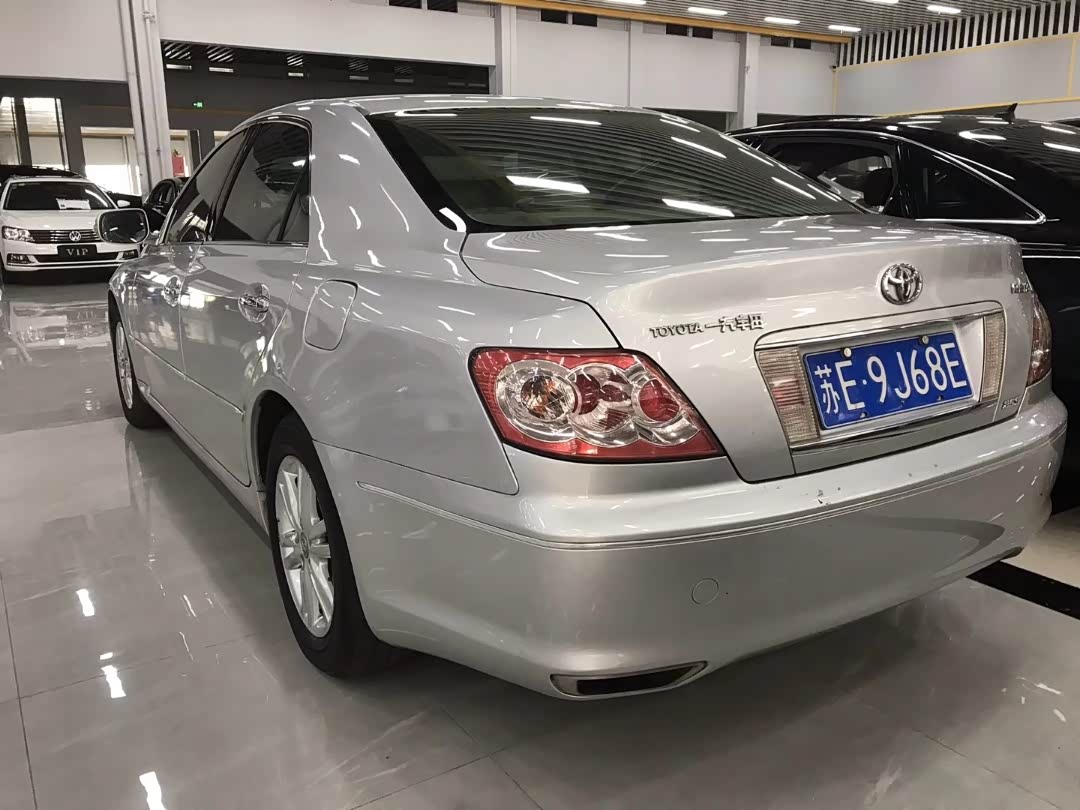 兄弟们 08款老款锐志值得买吗?