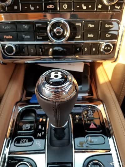 带有大b 的宾利档把,质感非常不错