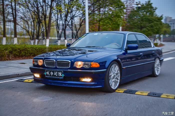 【城市间隙】中古车的永生,看大学生怎么玩e38宝马728il
