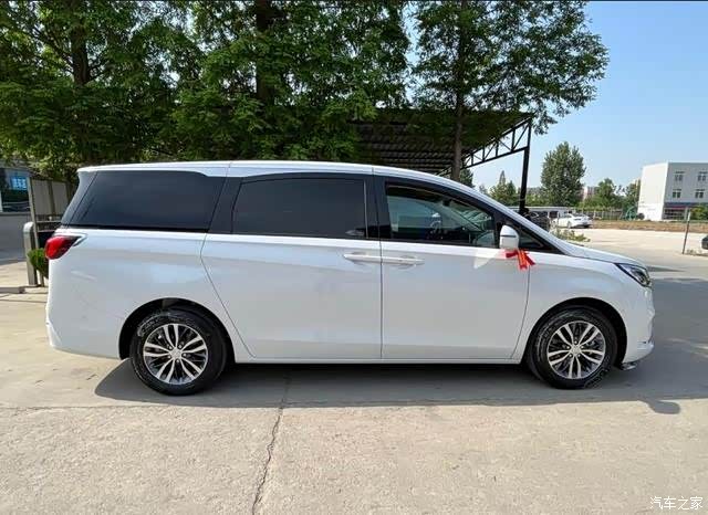 商务车王者对决别克gl8和丰田塞纳哪个香