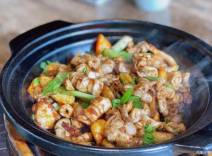 啫啫生肠,吃到最后也不知道这是什么肠子,特别的脆,很好吃.