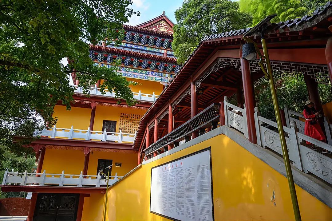 安徽太湖县的一座寺庙,它的名字很有特色,叫西风禅寺