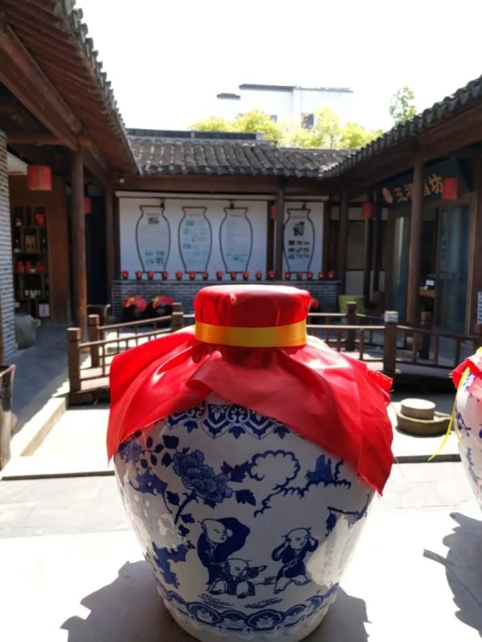 荡口玉祁酒坊它具有趣味性及观赏性的传统酒文化体验活动.