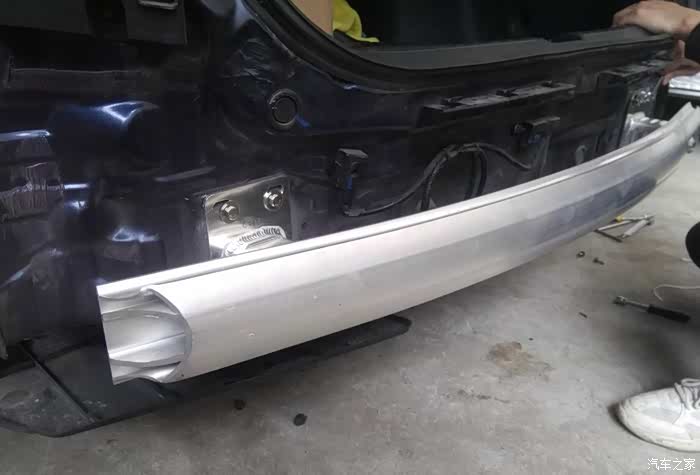 英诗派改装铝合金防撞梁对比