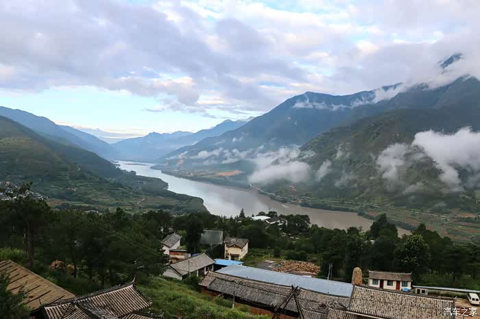 丽江万里长江第一湾观景台