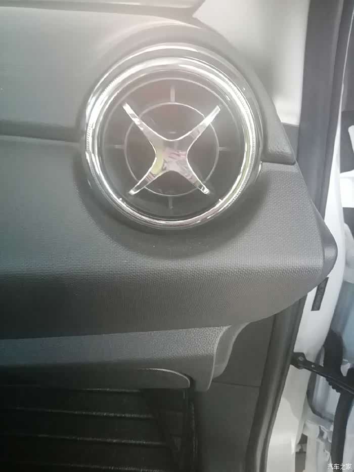 飞机大炮一般的出风口,看到就自我想象很厉害的吹风.