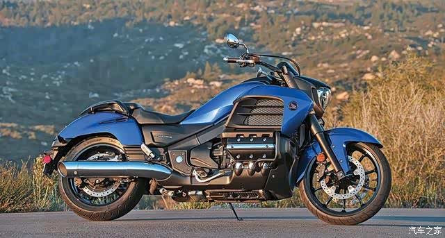 超霸气的六缸摩托车本田女武神