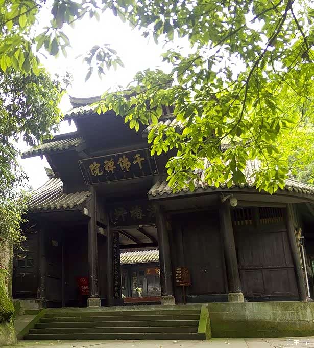 洪椿坪最有名的莫属峨眉十景之一:洪椿晓雨