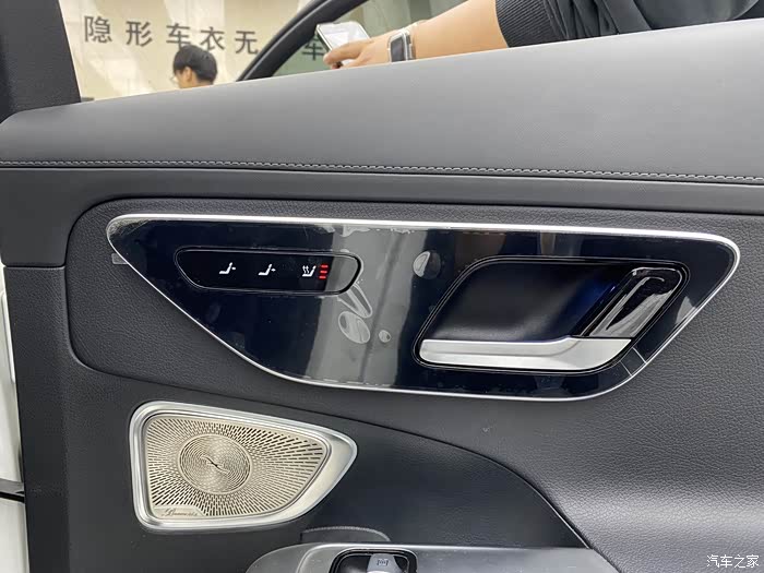 奔驰新款c级前后排座椅加热全国首改