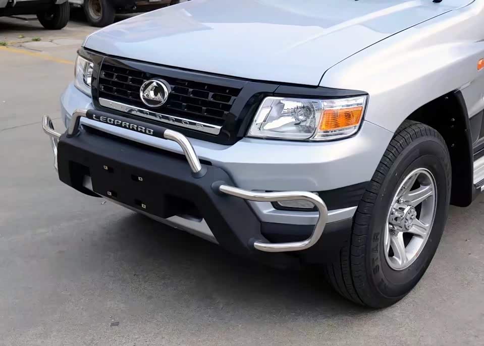 猎豹q6的整体外观采用的是非常经典的家族式的设计