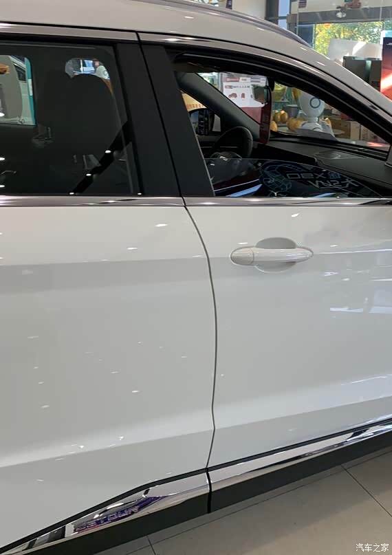 好看的银白色车身颜色