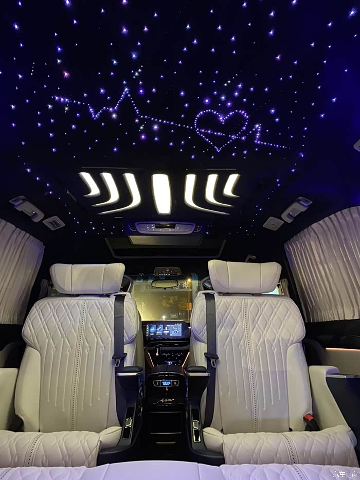 晚上拍的星空顶好美啊