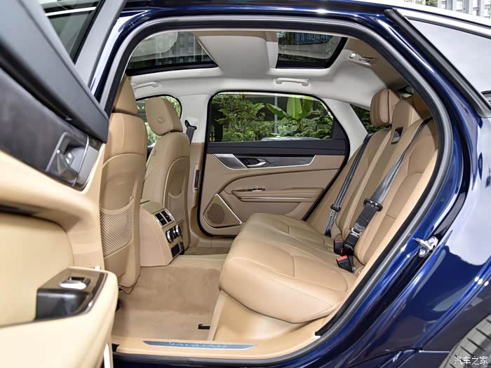 1209 | 回复: 8 捷豹xf/xfl论坛 新款xfl后排腿部空间比老款短?