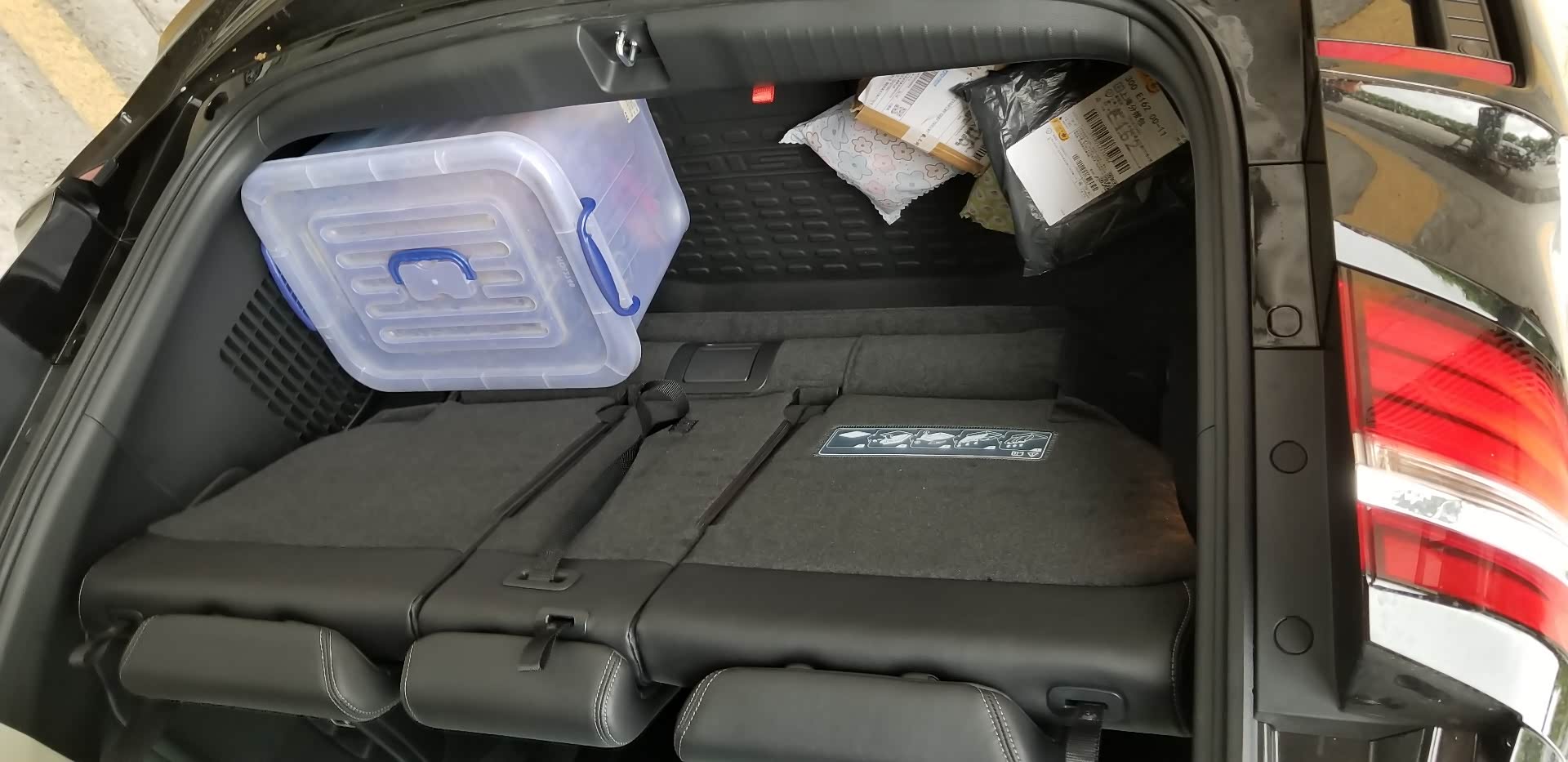 打开第三排艾力绅的剩余后备箱空间比奥德赛大吗