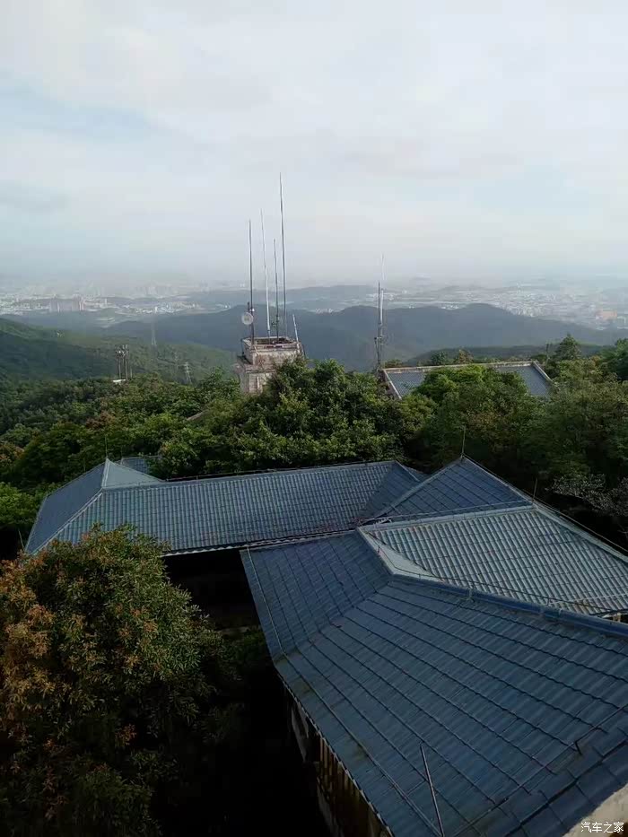 降温送关怀攀东莞第二高峰大岭山森林公园茶山顶