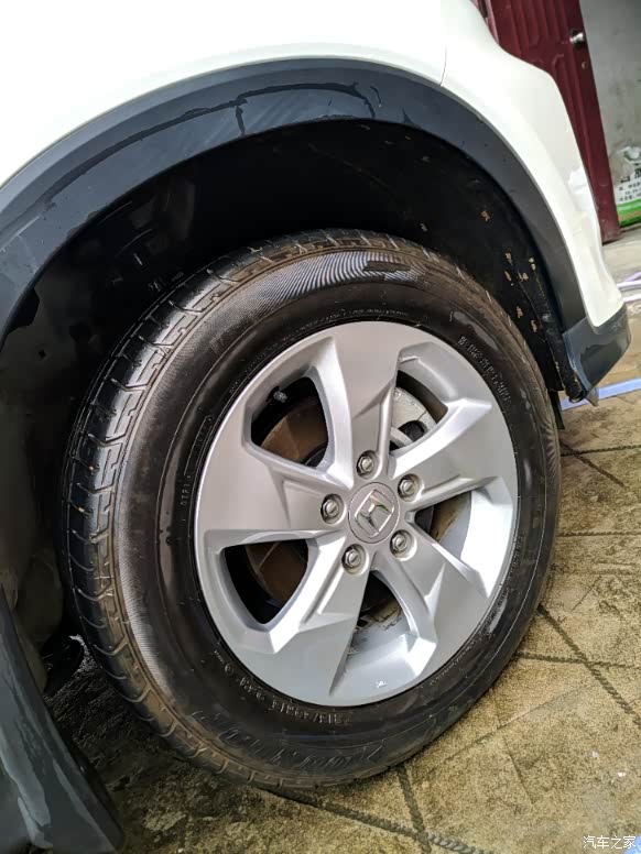 【图】xrv 1.5轮胎泛黄黯淡_本田xr-v论坛_汽车之家论坛