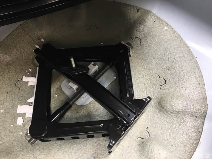 【图】福瑞斯的千斤顶和扳手在哪里_福睿斯论坛_汽车之家论坛