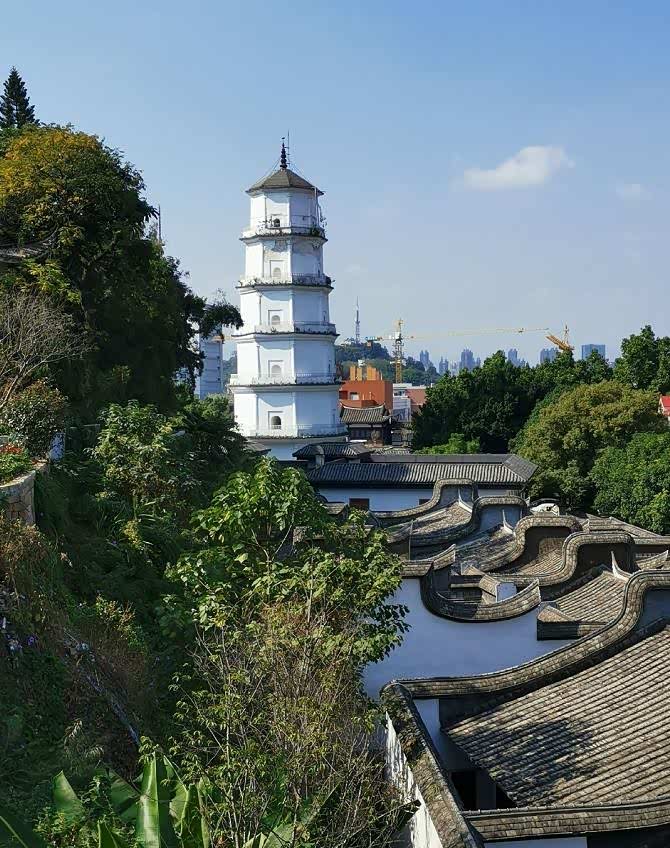 于山戚公祠,坐落在于山风景区内,和定光寺仅一墙之隔!