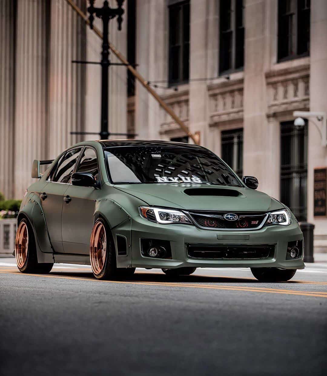 帅气的宽体斯巴鲁翼豹sti