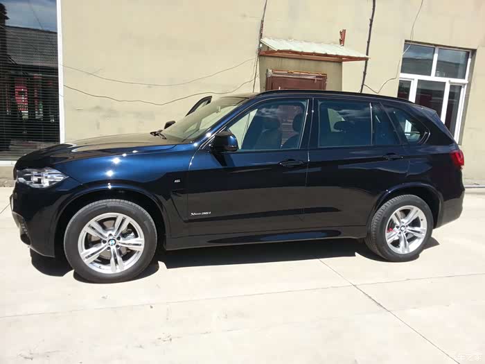 宝马x5m版炭黑色有没有比此车同年限更新的感谢汽车之家