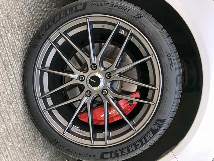 老人看过来15款君威gs改布雷博卡钳问题