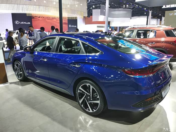 成都车展菲斯塔算是现代的颜值担当了