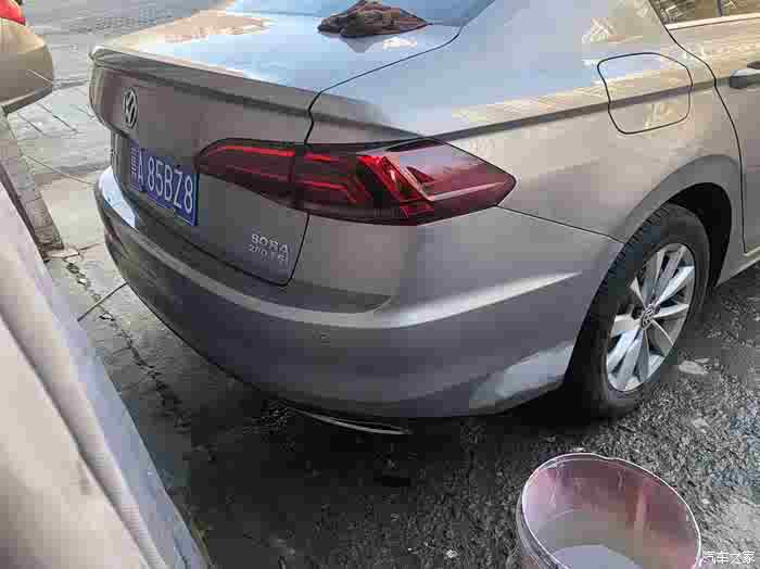 2020新款宝来海贝金后保险杠喷漆作业